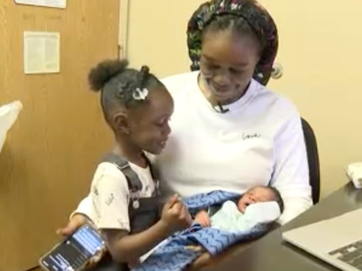 Mother gives birth to son in hotel bathroom while on business trip after thinking she had stomach bug Mother gives birth to son in hotel bathroom while on business trip after thinking she had stomach bug