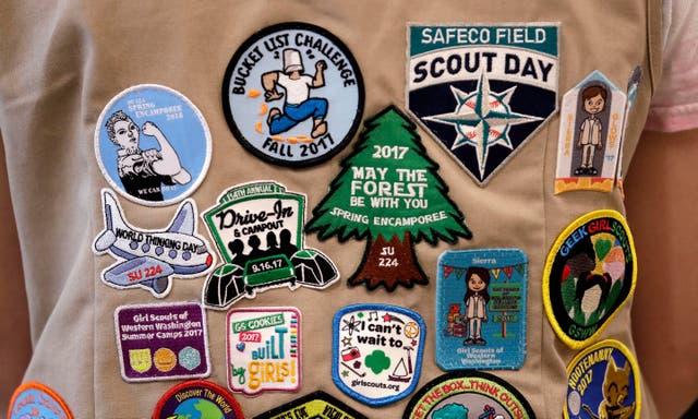Girl Scouts vs Boy Scouts