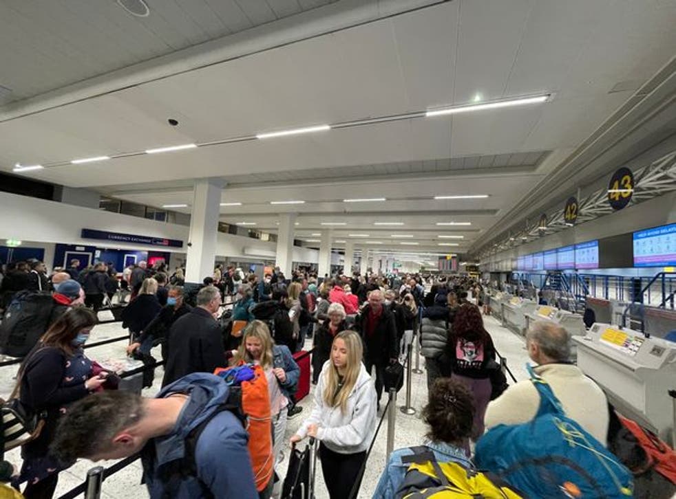 <p>Reports of Manchester Airport queues panicked passenger </p>