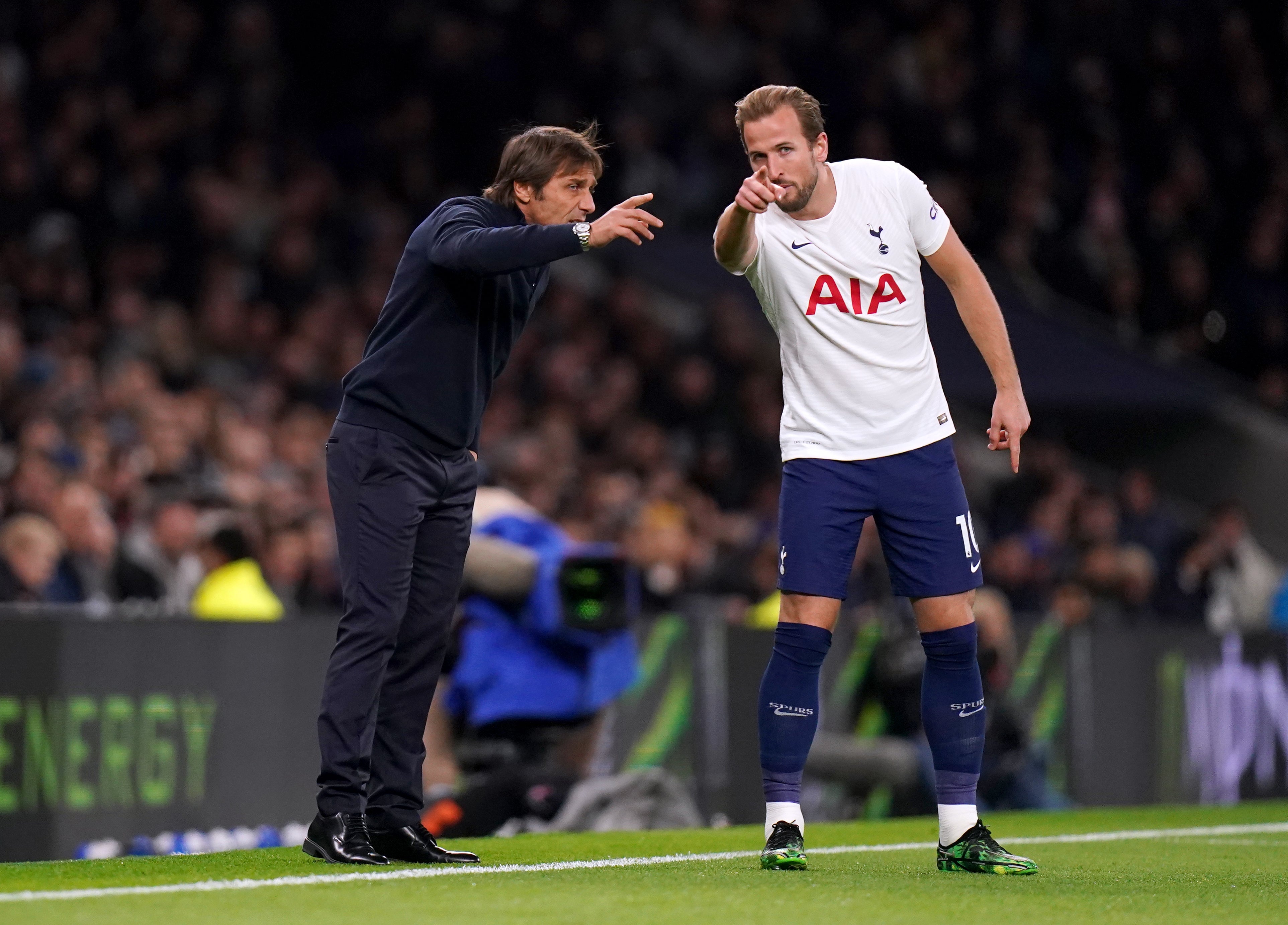 Tottenham boss Antonio Conte (left) wants Harry Kane to concentrate on being a number nine (Adam Davy/PA)