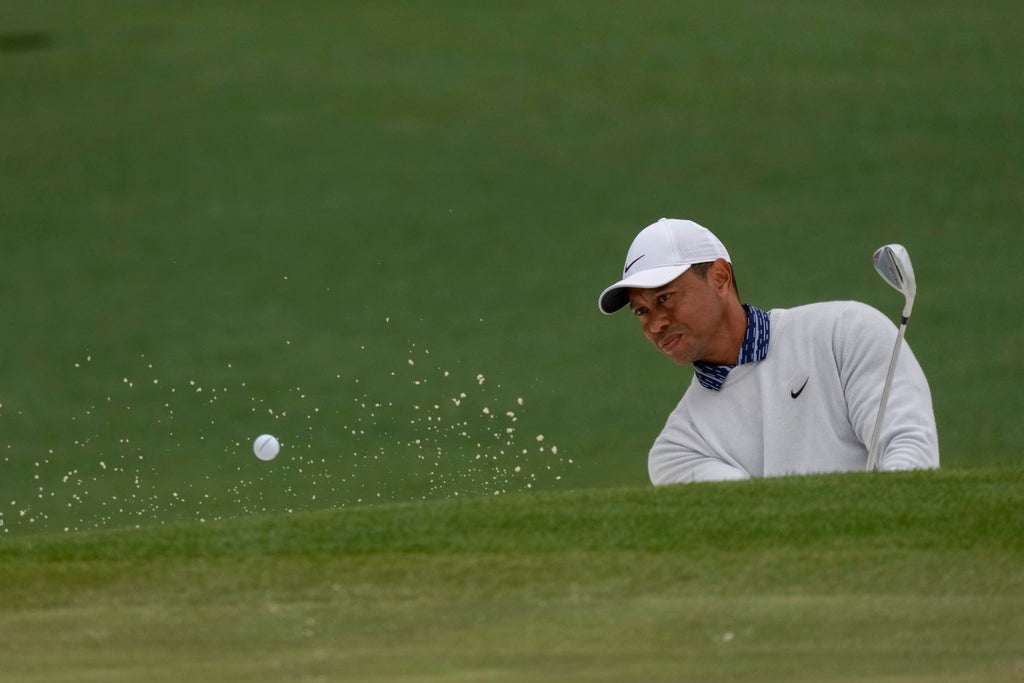 Scottie Scheffler in driving seat as Tiger Woods’ Masters challenge falters