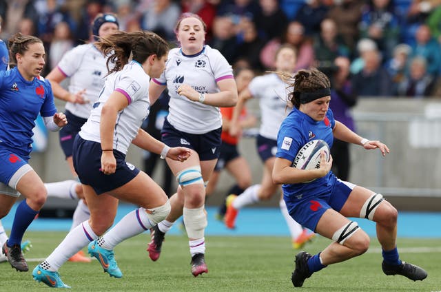 <p>France kept their Women’s Six Nations Grand Slam dreams alive </p>