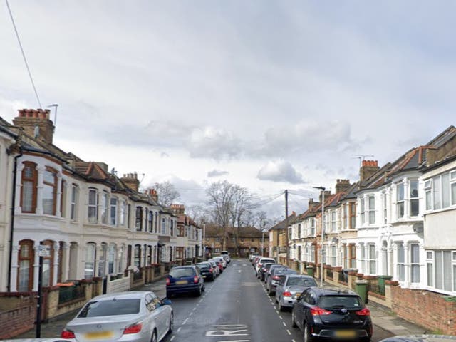 <p>El ataque ocurrió en un domicilio en Skelton Road, al este de Londres, dijo la policía </p>