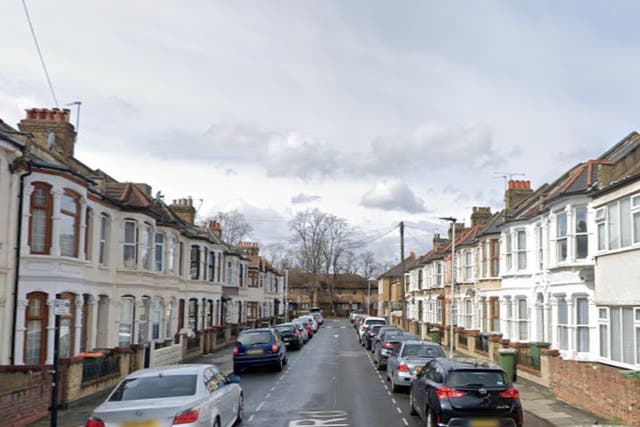 <p>El ataque ocurrió en un domicilio en Skelton Road, al este de Londres, dijo la policía </p>