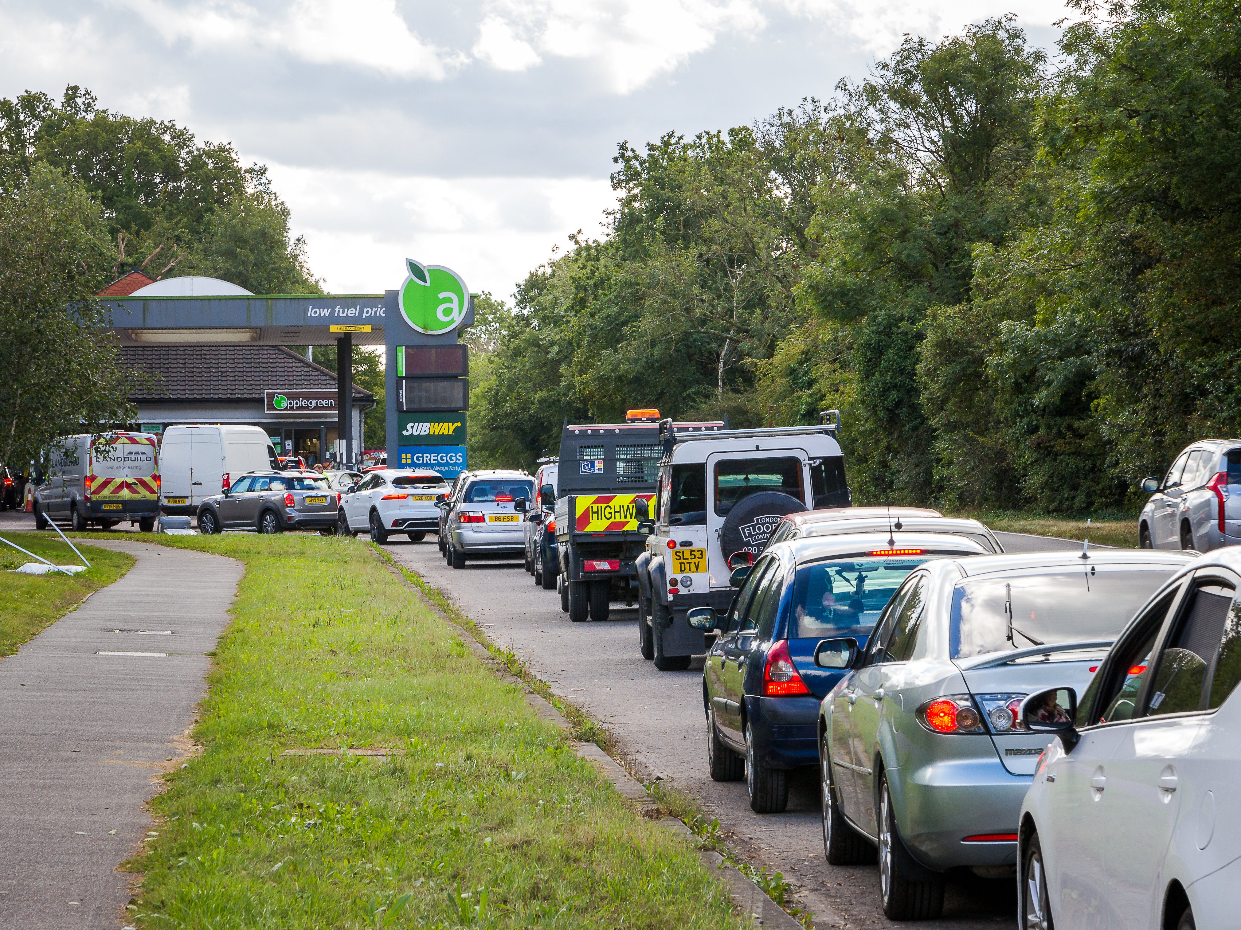 One in three petrol stations were forced to close in southern England amid oil terminal protests, according to fuel campaigners