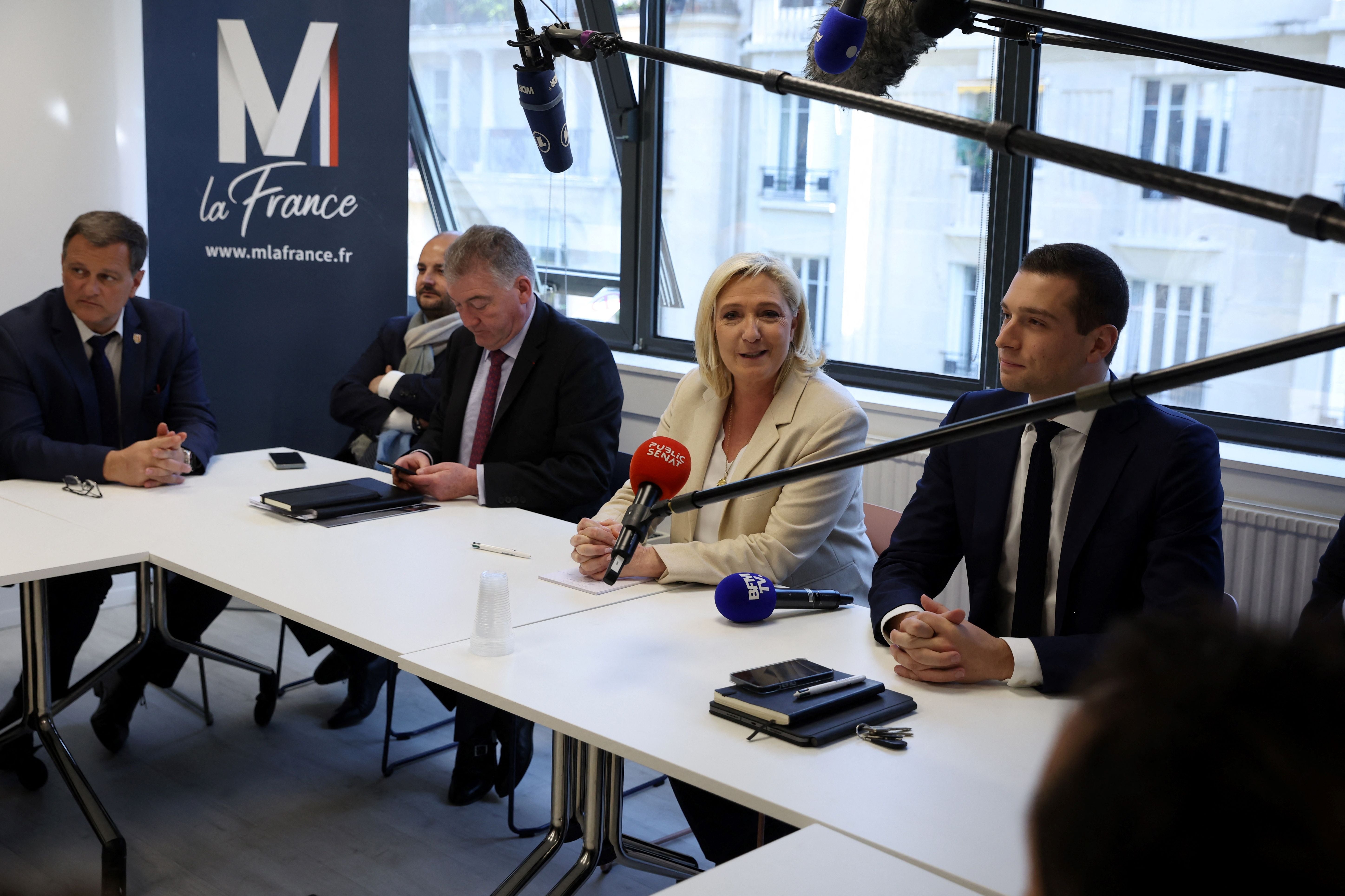 Marine Le Pen advanced on Sunday in the first round of voting in the country’s election