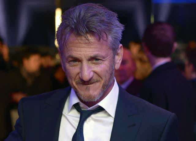 <p>Sean Penn tuvo que huir de Ucrania donde estaba filmando un documental </p>