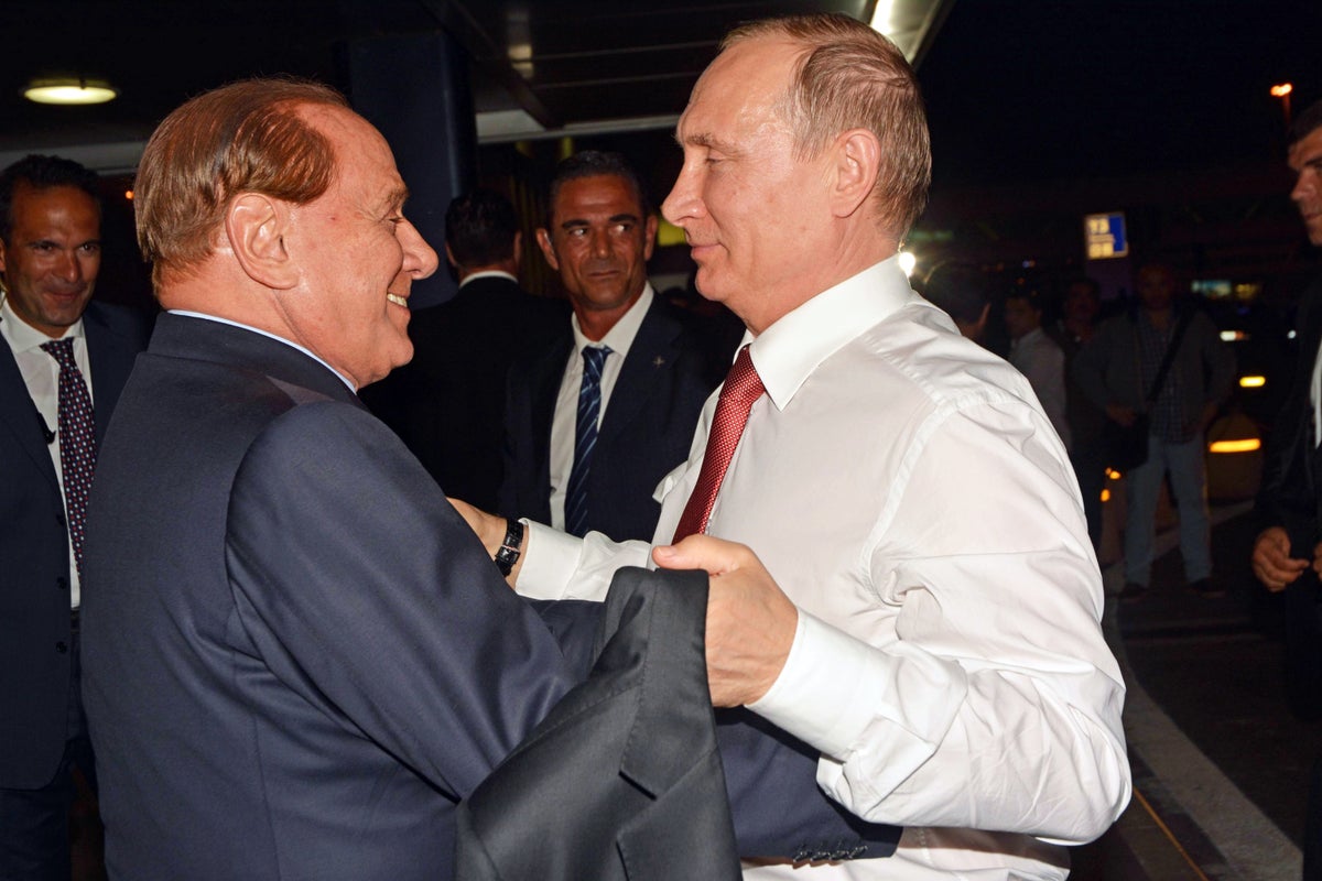 Berlusconi, İtalya seçimlerinin arifesinde, Putin'in Ukrayna ile 'savaşa itildiğini' söyledi