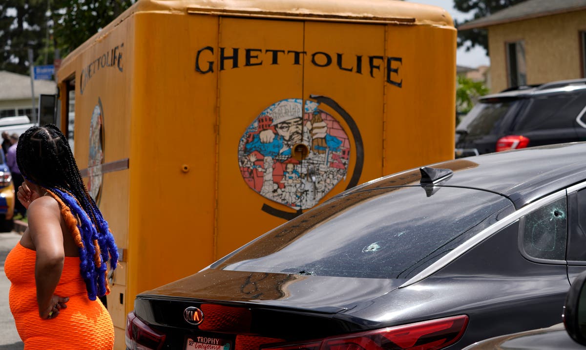 2 people killed and 5 wounded in shooting near Los Angeles 2 people killed and 5 wounded in shooting near Los Angeles