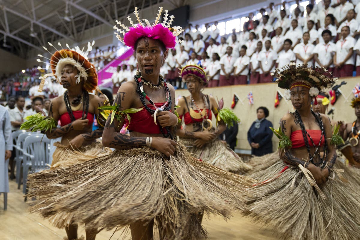 Anne greeted by traditional performances at Papua New Guinea school ...