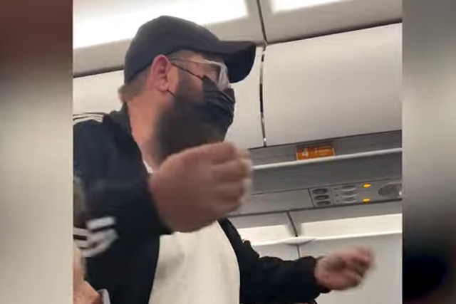 <p>The masked man pleads with JetBlue crew to get off the plane</p>