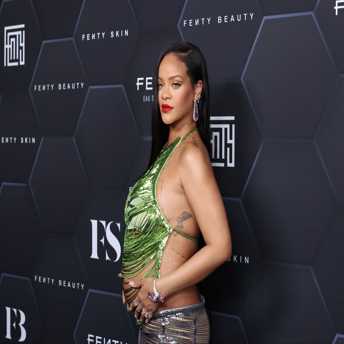 1200px x 1200px - Rihanna shares stunning photos from nude maternity shoot | The Independent