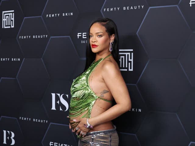 <p>Rihanna reveals she forgets she is pregnant sometimes</p>
