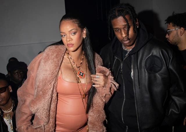 <p>Rhianna is currently expecting a baby  </p>