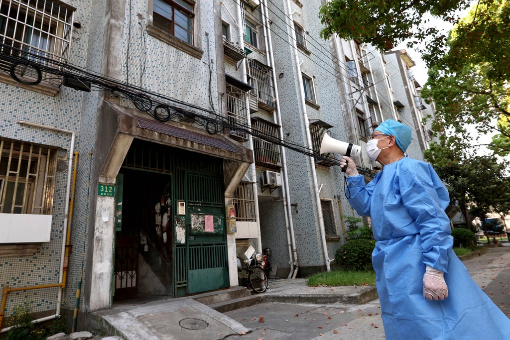 Shanghai releases more from virus observation amid lockdown