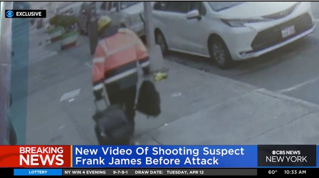 Yeni güvenlik kamerası görüntülerinin, şüpheli Frank James'i Brooklyn metro saldırısına giderken gösterdiği iddia ediliyor