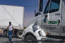 Trucker blockade snarls US-Mexico border over Texas order