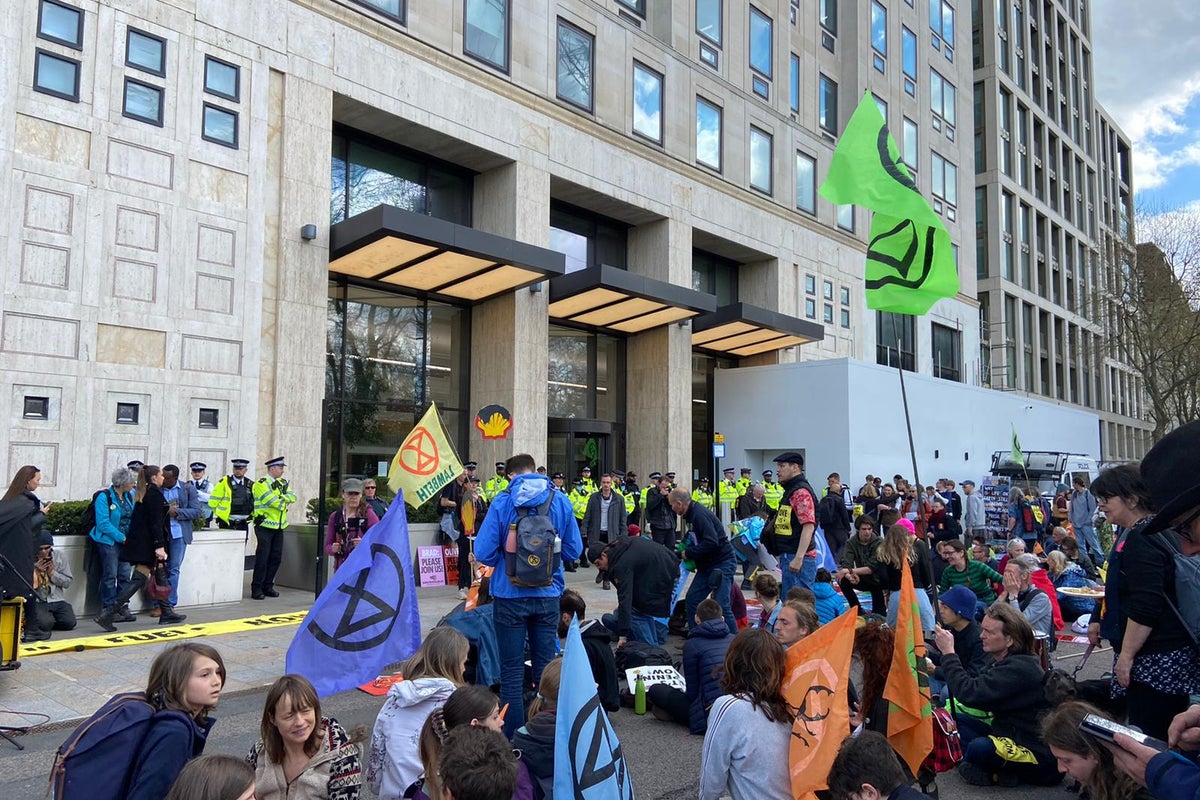 Extinction Rebellion infiltrates Shell on day of action