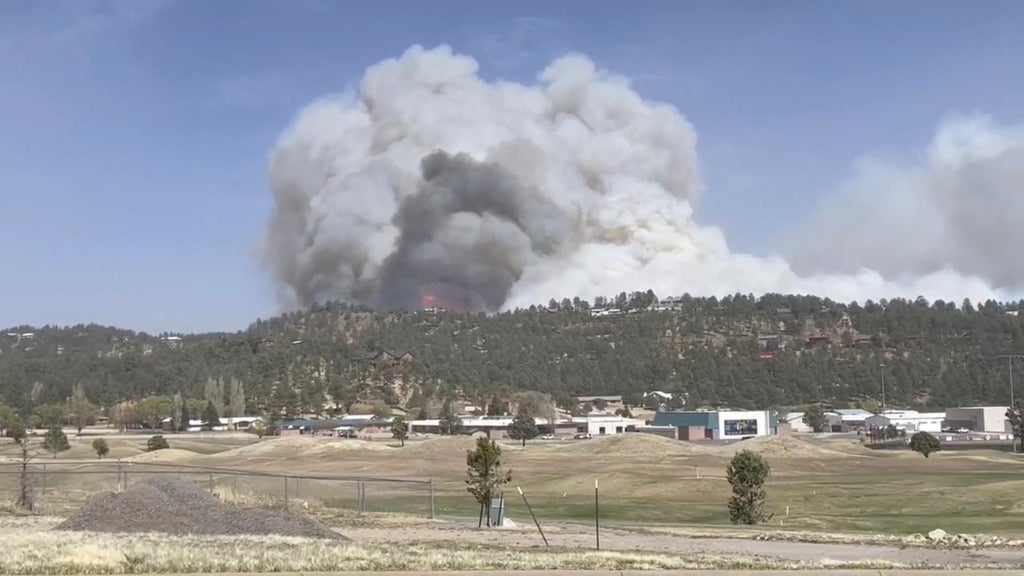 New Mexico wildfires race across thousands of acres, destroying 150 buildings