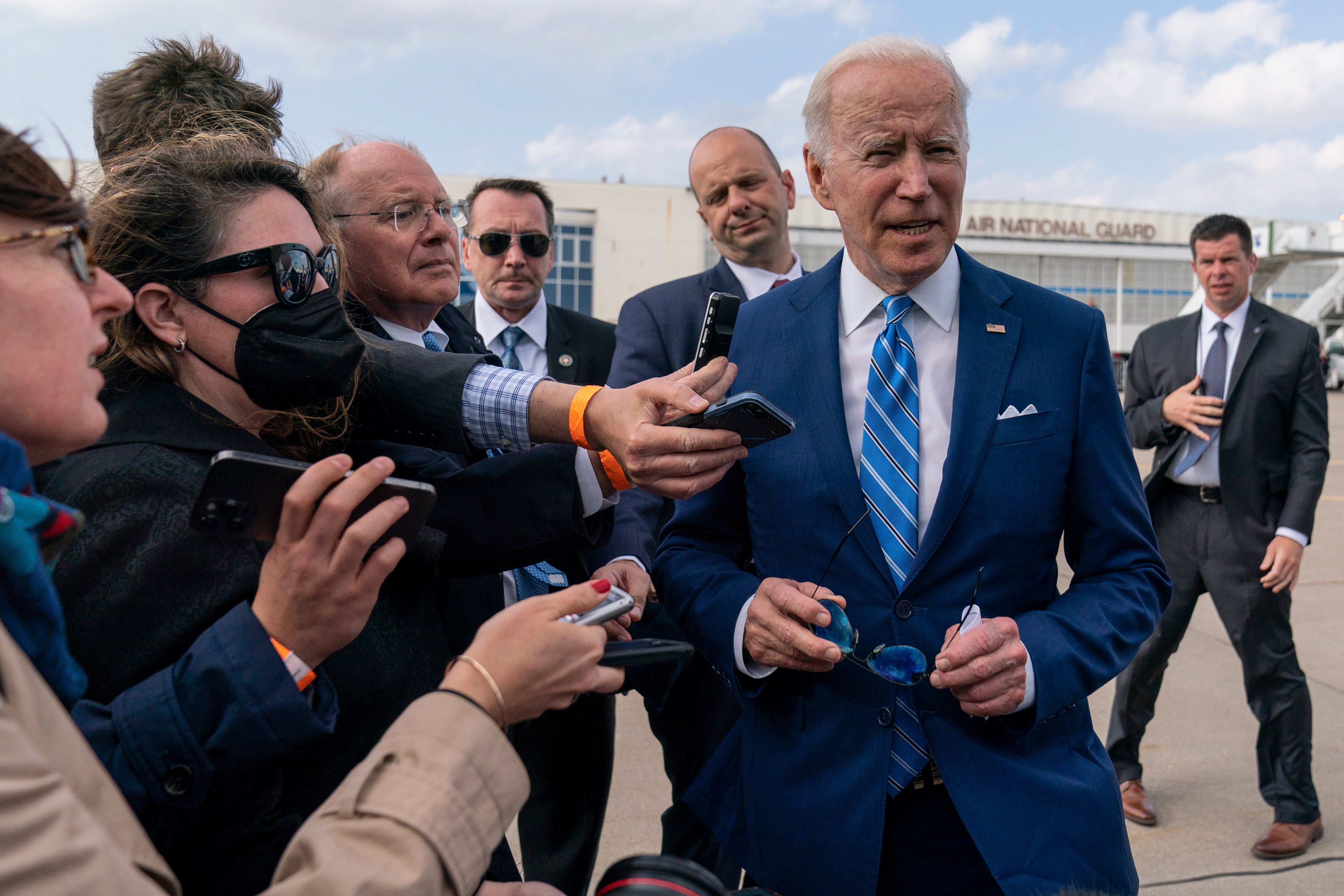 Joe Biden Aprueba $800 Millones En Ayuda Militar A Ucrania ...