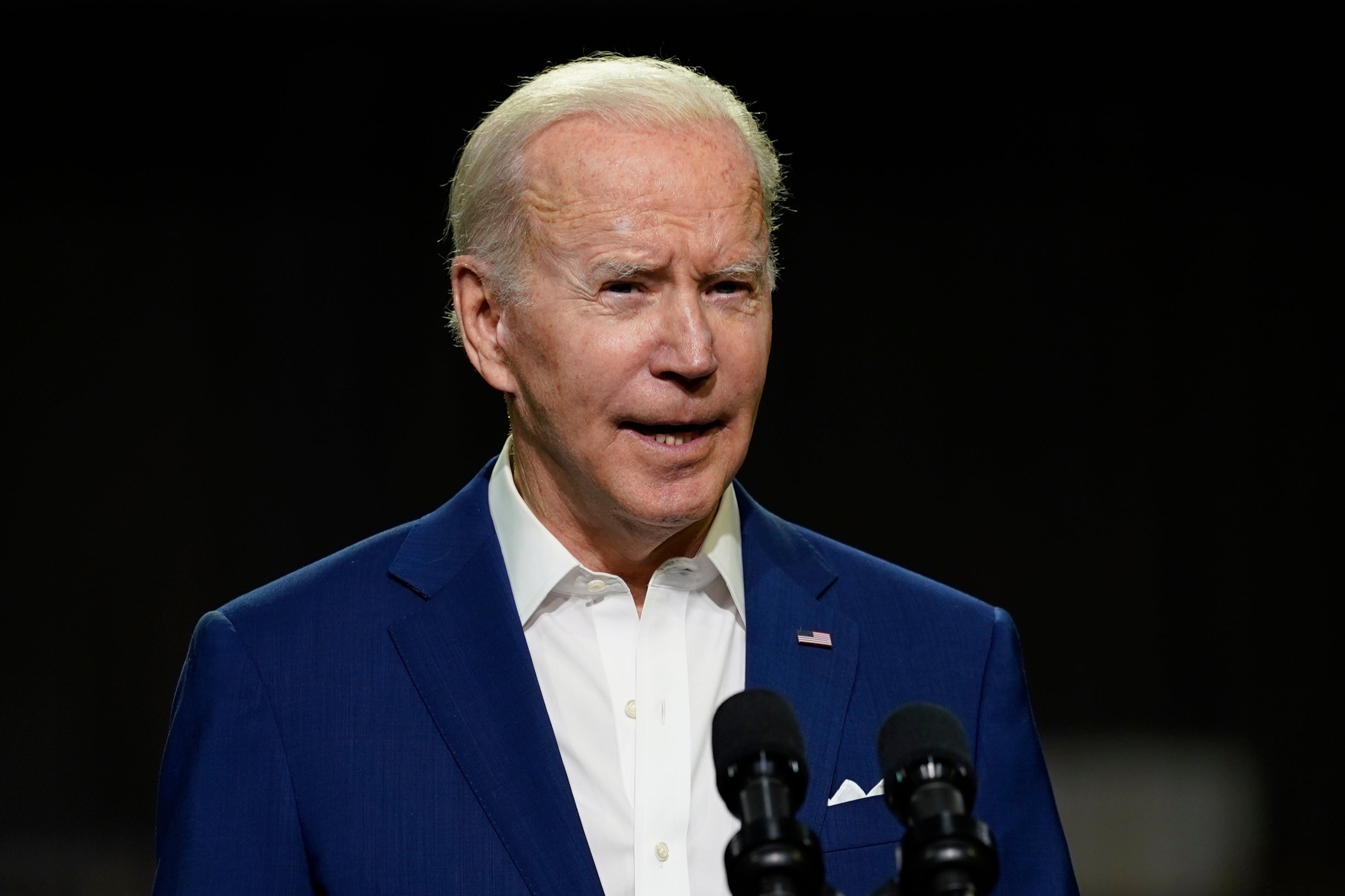 Biden latest: President authorises $800m in new military assistance package  for Ukraine after call with Zelensky | The Independent