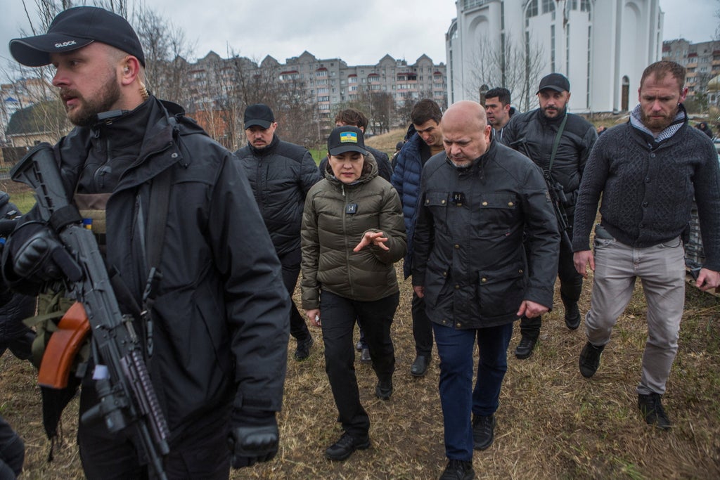 ICC Başsavcısı, Rusya'nın savaşını araştırmak için Bucha'yı ziyaret ettikten sonra Ukrayna'yı 'suç mahalli' ilan etti