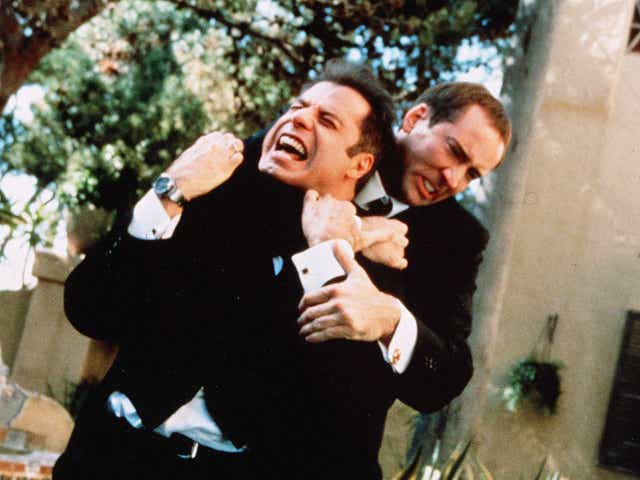 John Travolta y Nicolas Cage en la película de acción de 1997 positivamente trastornada 'Face/Off'