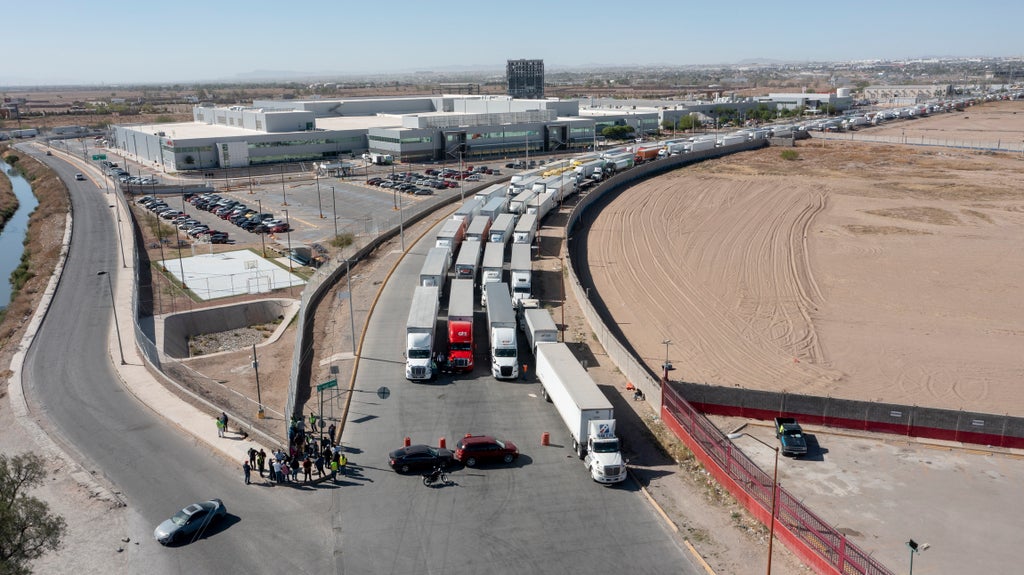 Teksas Valisi, ABD-Meksika sınırında kamyon denetimlerinde U dönüşü yaptı