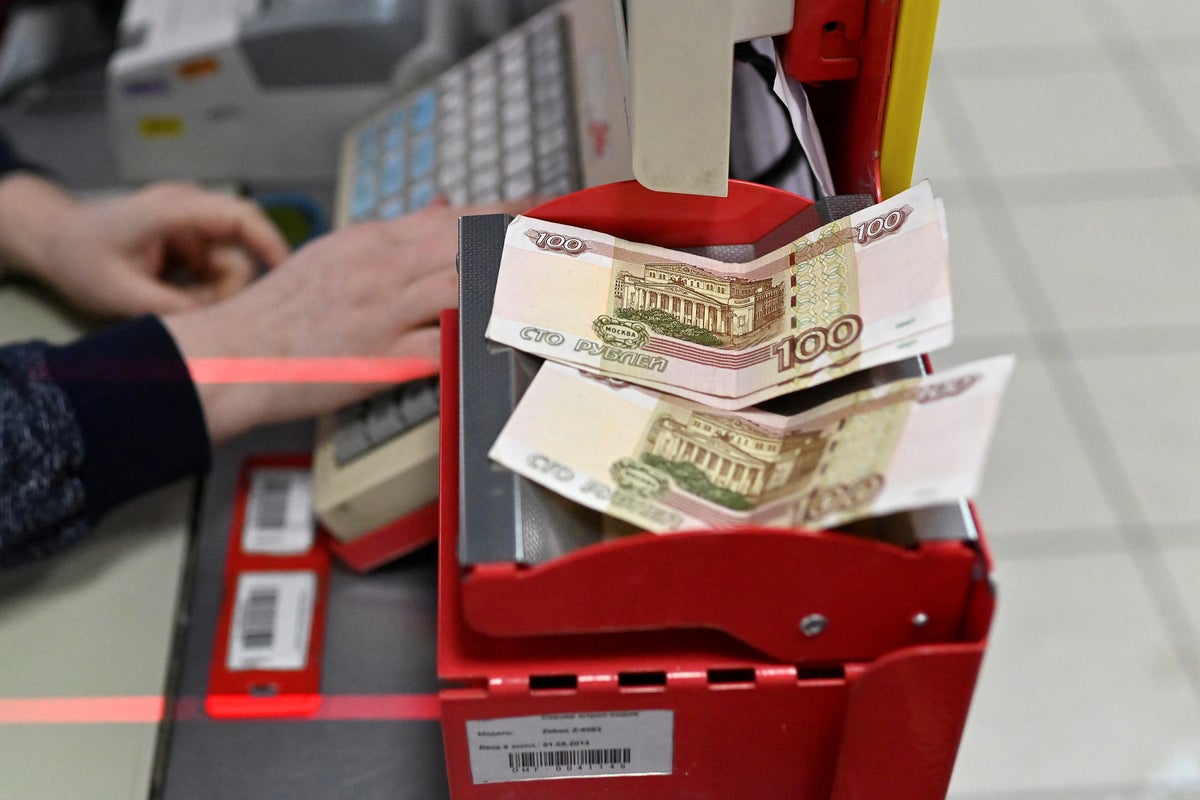 Russian rouble value dips ahead of Trump-Putin meeting
