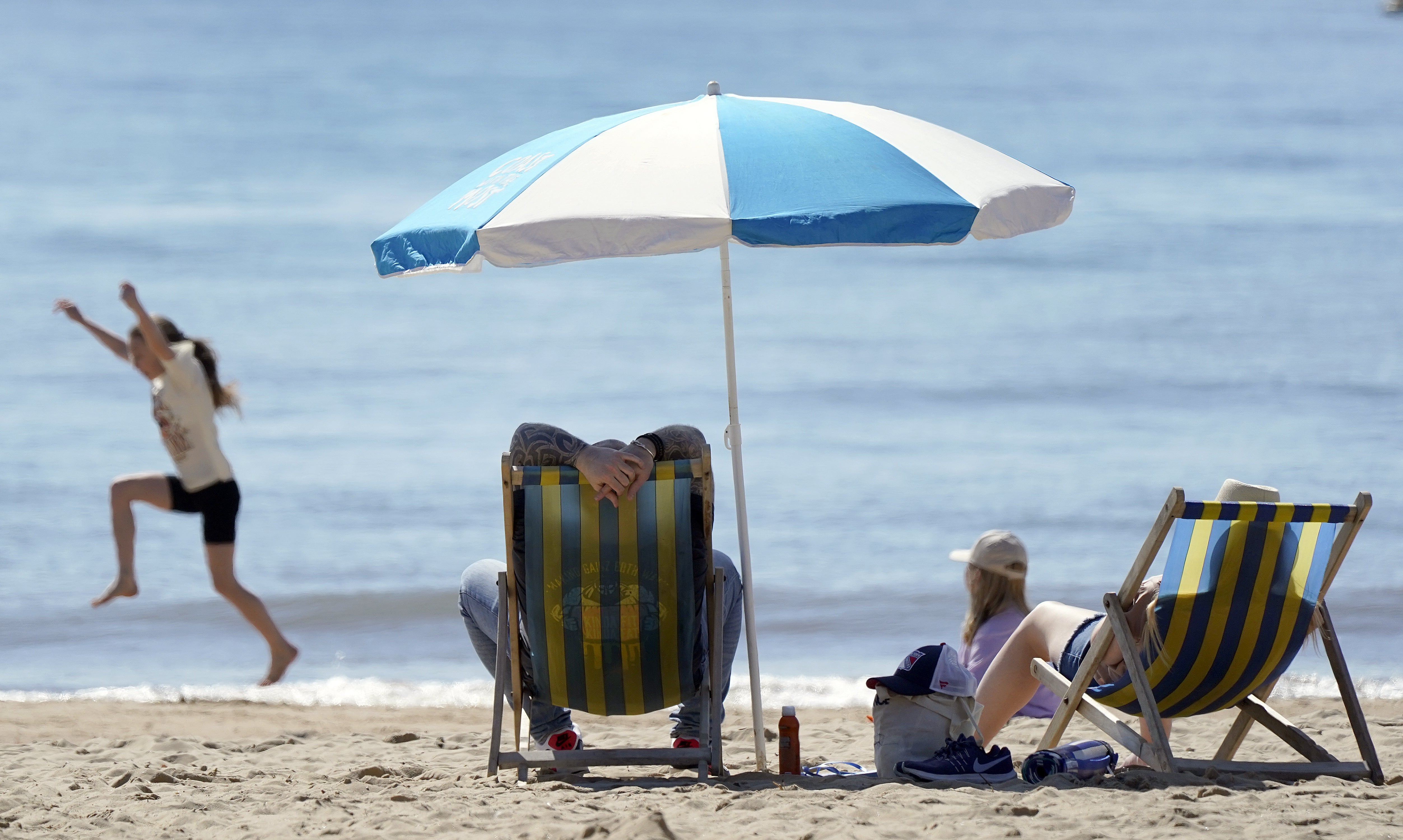 Forecasters have told people to “make the most of the weekend” ahead of temperatures dropping next week