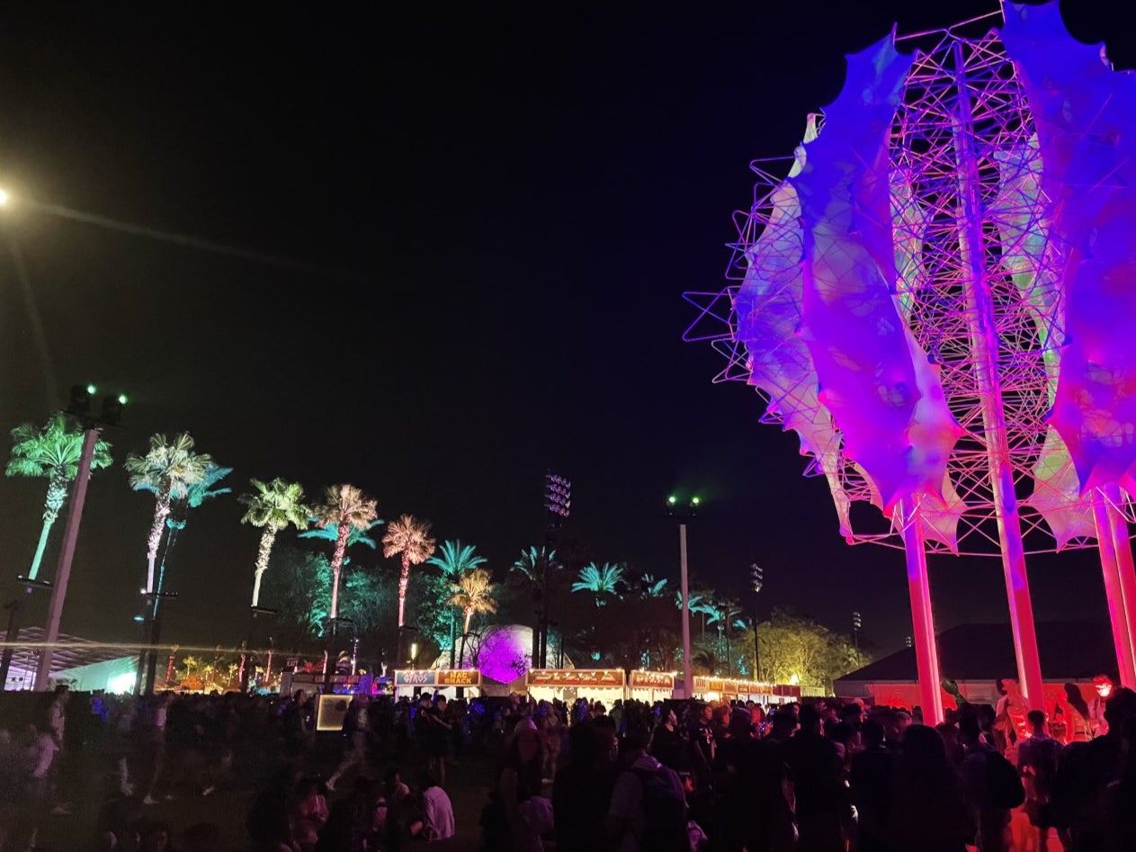 Confirmed: Coachella at night is quite pretty