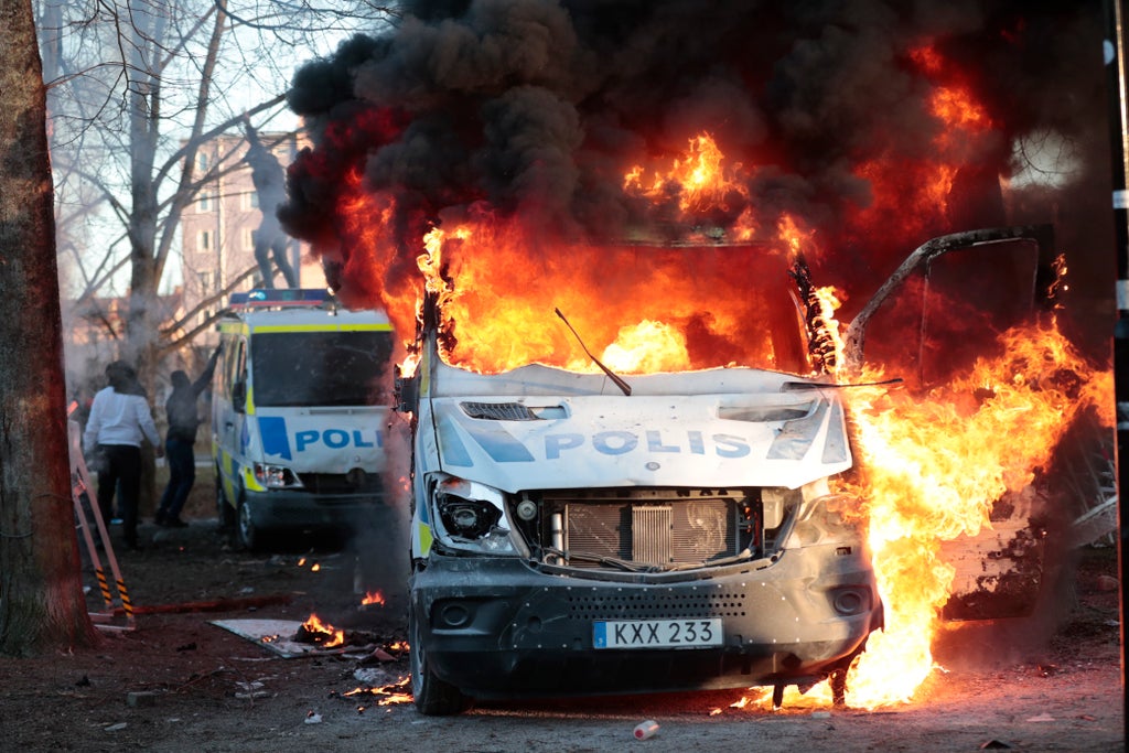 İsveç, aşırı sağ gösteriler devam ederken daha fazla çatışmaya hazırlanıyor