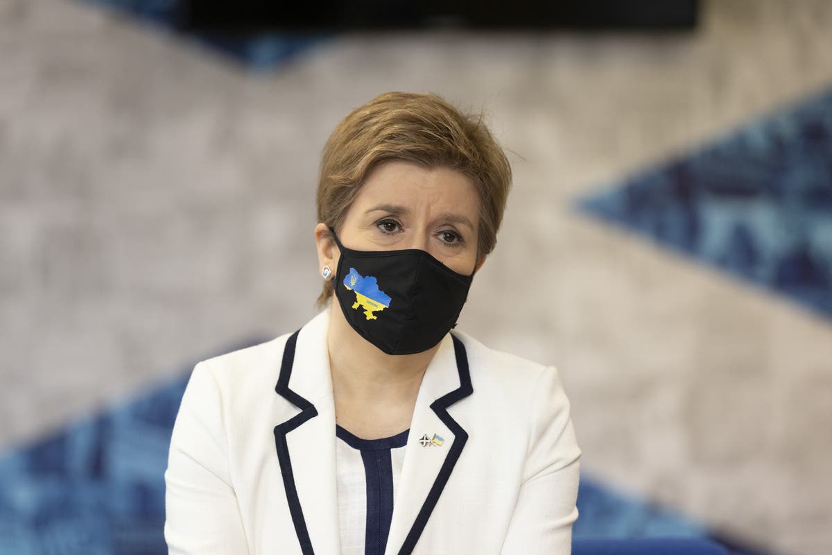 Police speak to Nicola Sturgeon over suspected breach of face mask law Police speak to Nicola Sturgeon over suspected breach of face mask law