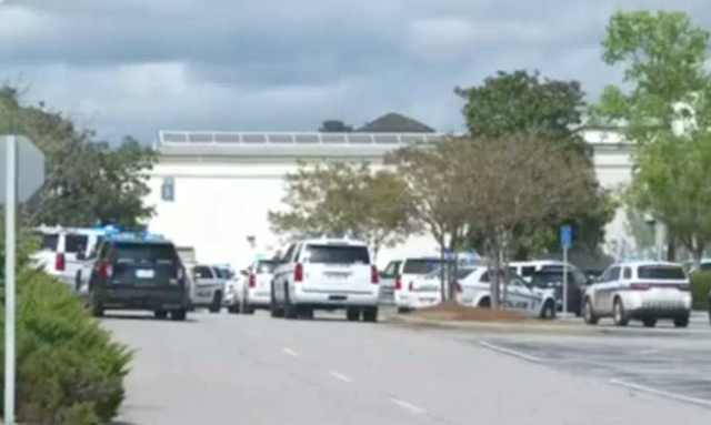 <p>Police respond to a shooting at the Columbiana Centre mall in Columbia, South Carolina, on 16 April 2022</p>