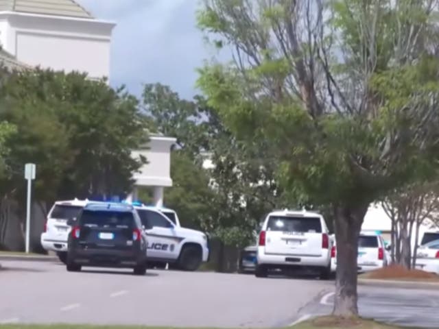 La policía arrestó a un hombre de 22 años en relación con el tiroteo del sábado en el Columbiana Center en Carolina del Sur.