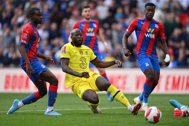 <p>Romelu Lukaku missed some shots in the FA Cup semi-final</p>