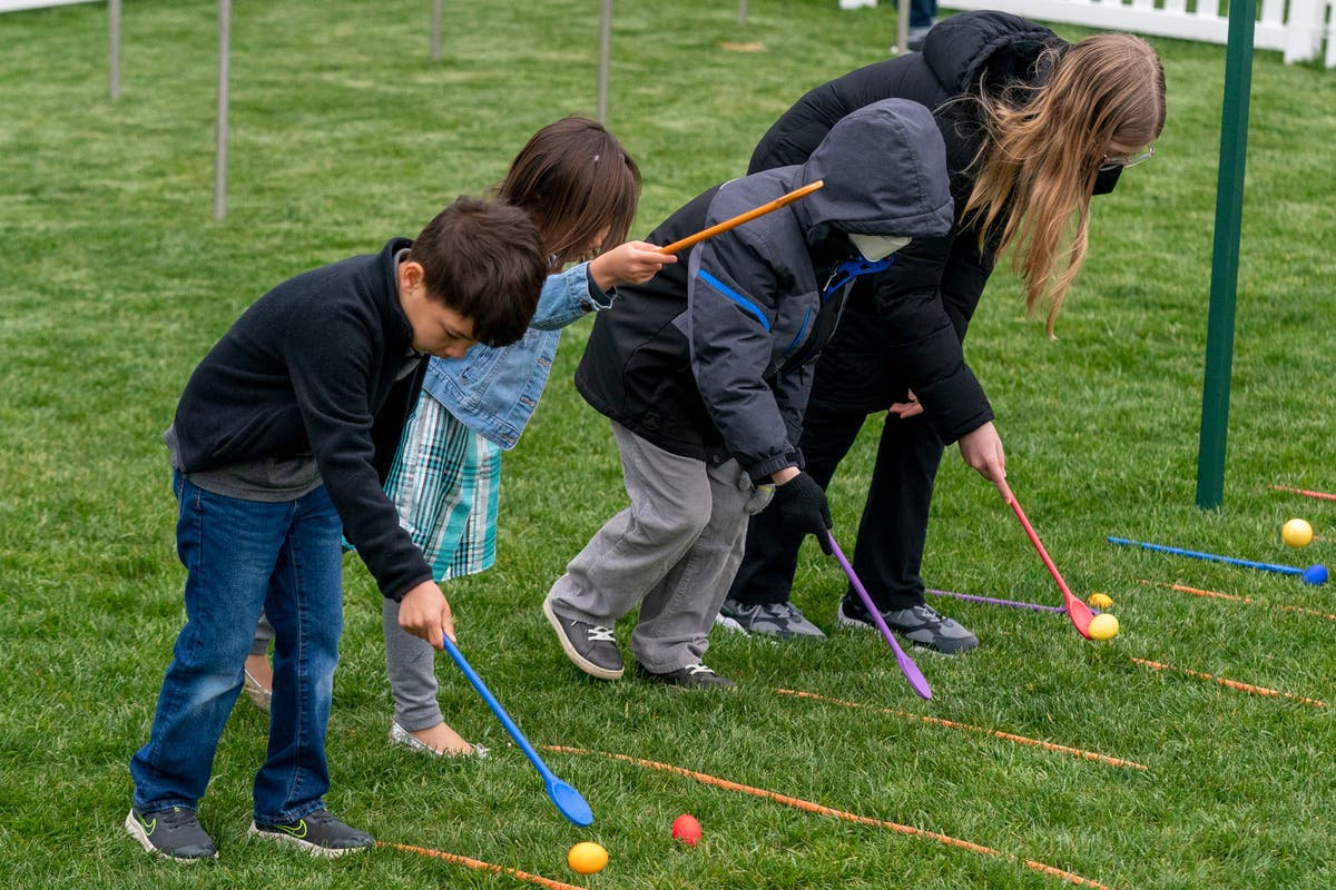 Rain dampens the 1st White House Easter Egg Roll since 2019 | The ...