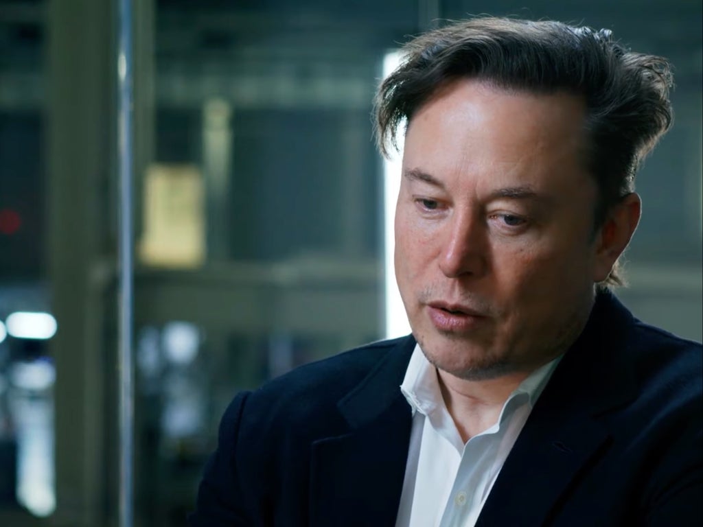 Dünyanın en zengin adamı Elon Musk, evsiz olduğunu ve arkadaşlarının evleri arasında 'döndüğünü' söyledi