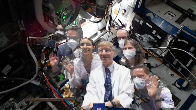 <p>Miembros del equipo de holoportación proyectados manera virtual en la Estación Espacial Internacional el 8 de octubre de 2021</p>