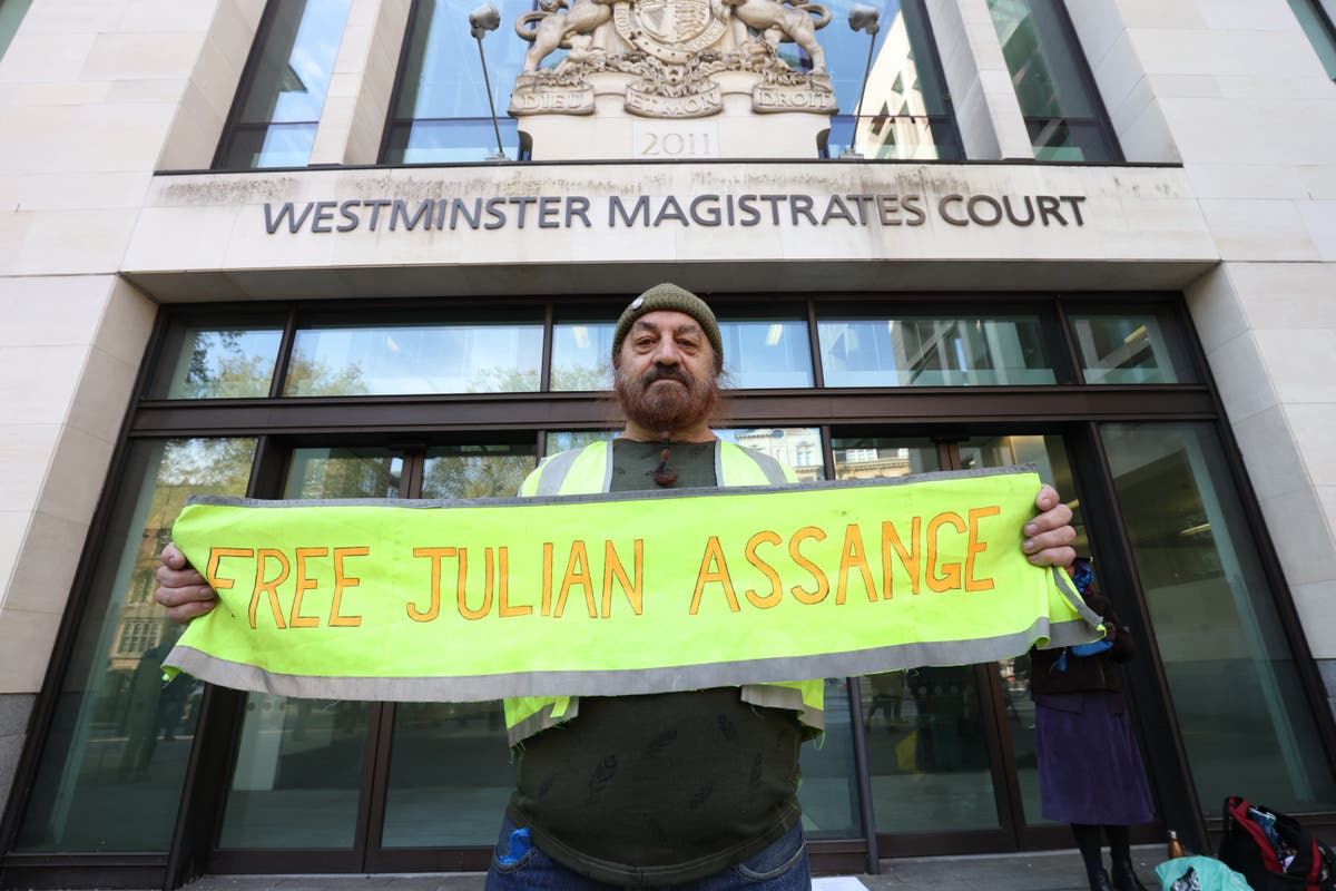 Assange extradition case sent to Home Secretary in seven-minute hearing Assange extradition case sent to Home Secretary in seven-minute hearing