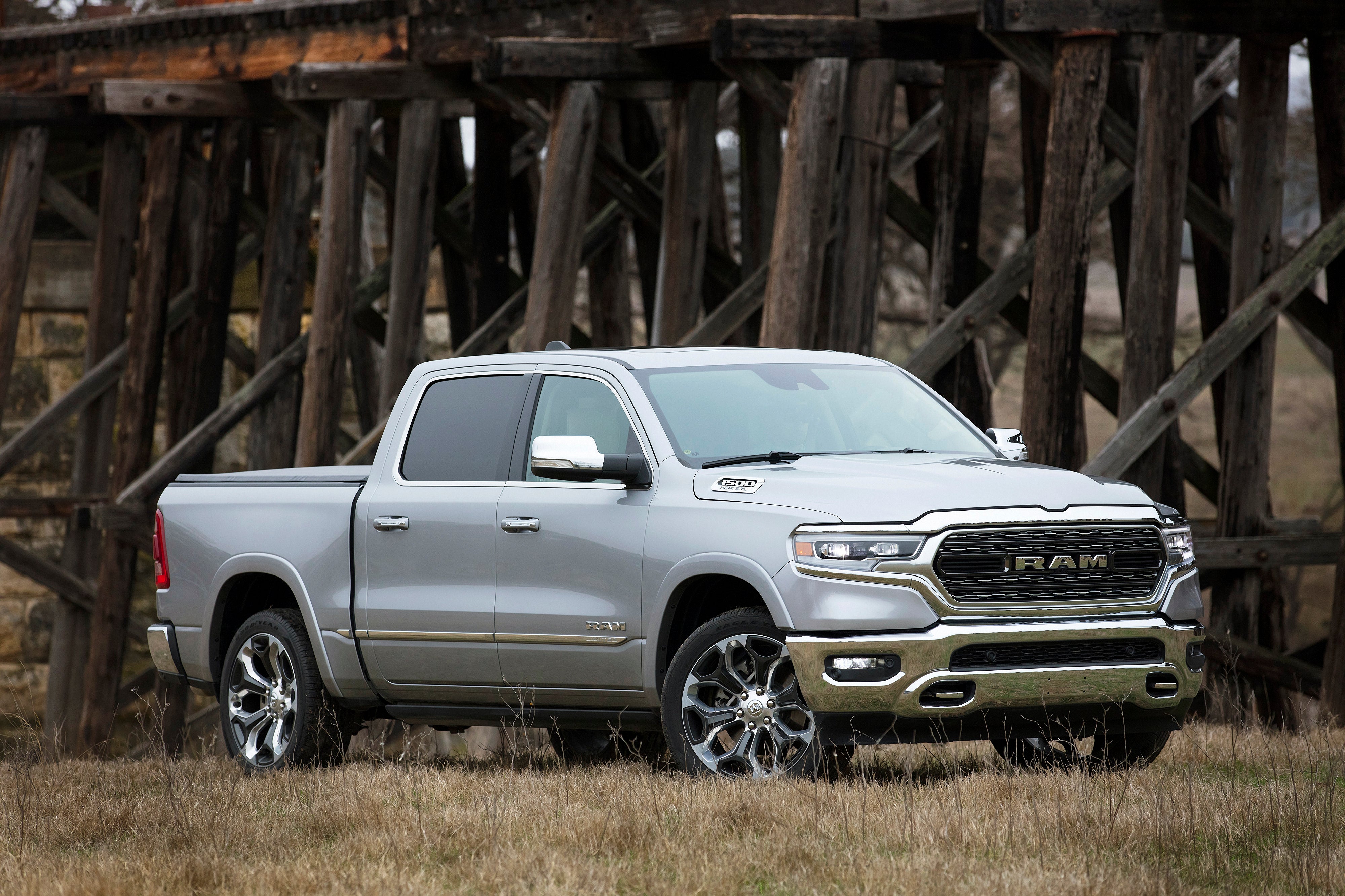 Behind the Wheel Rivian R1T vs Ram 1500