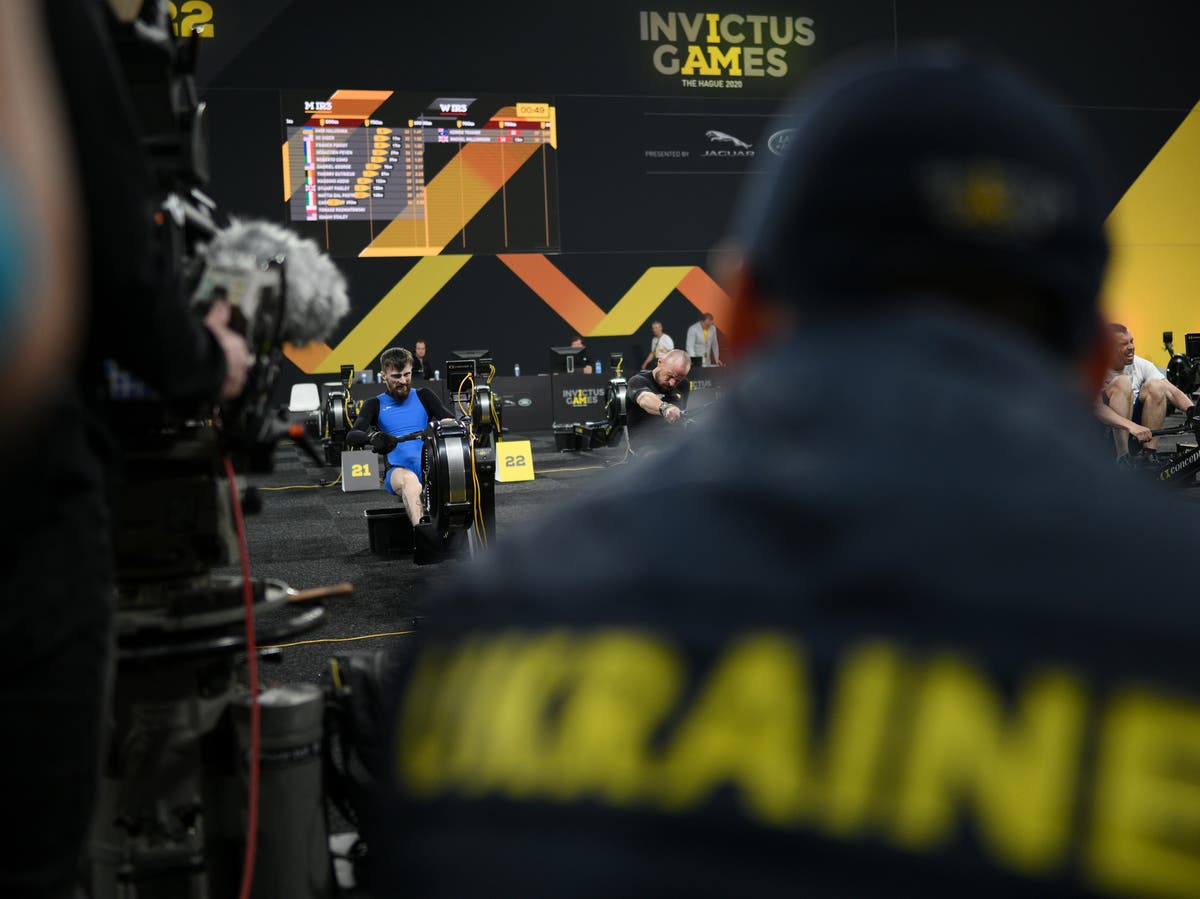 Ukrainian athlete wins gold at Invictus Games before raising flag with &lsquo;save Mariupol&rsquo; message
