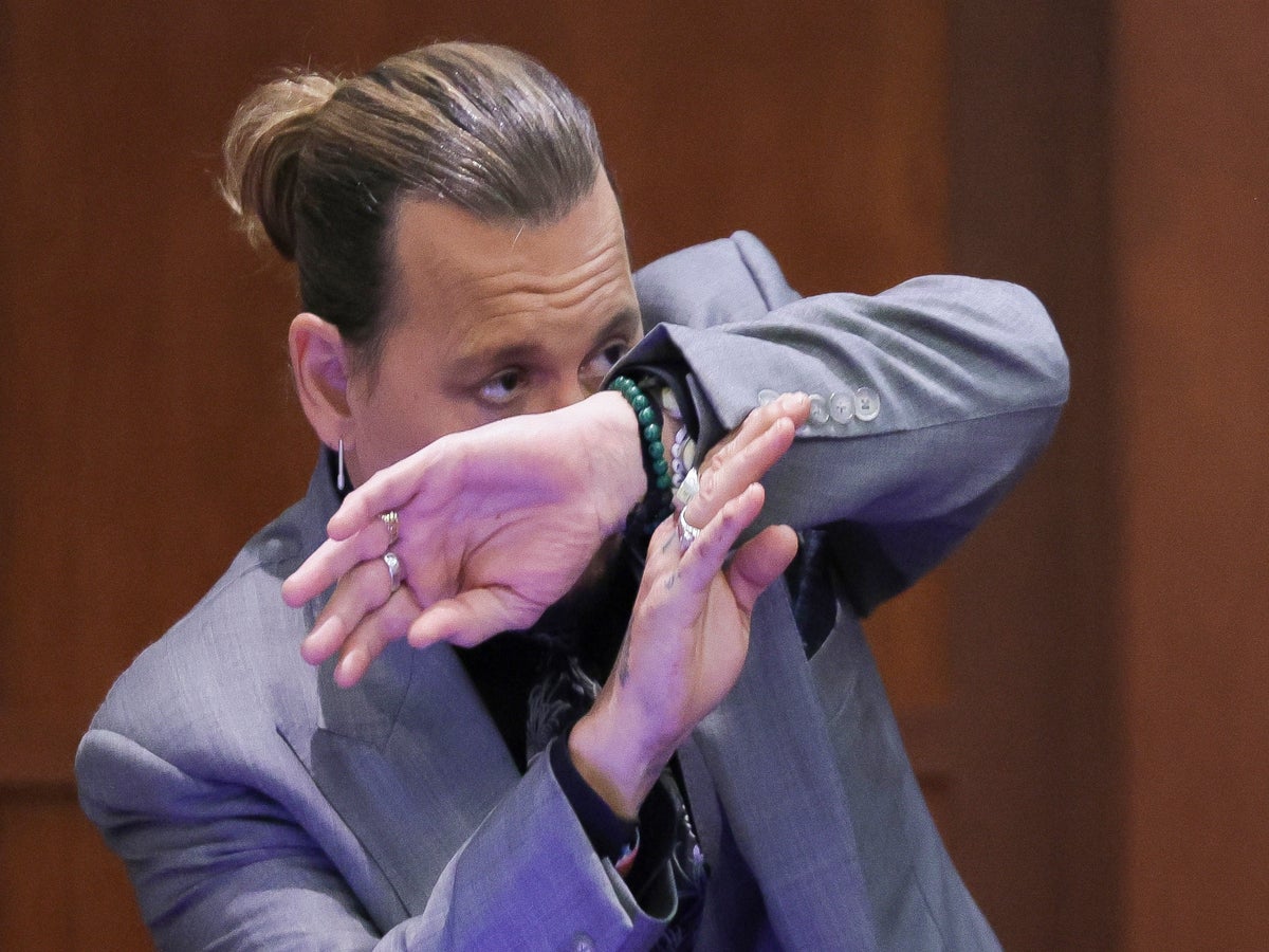 Johnny Depp asked about texts saying he wanted 'burn and drown' Amber Heard  during cross-examination | The Independent