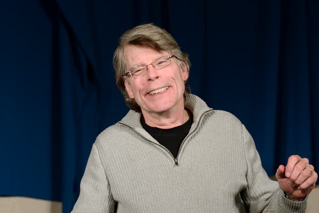 <p>Stephen King sparks horror with microwaved salmon recipe </p>