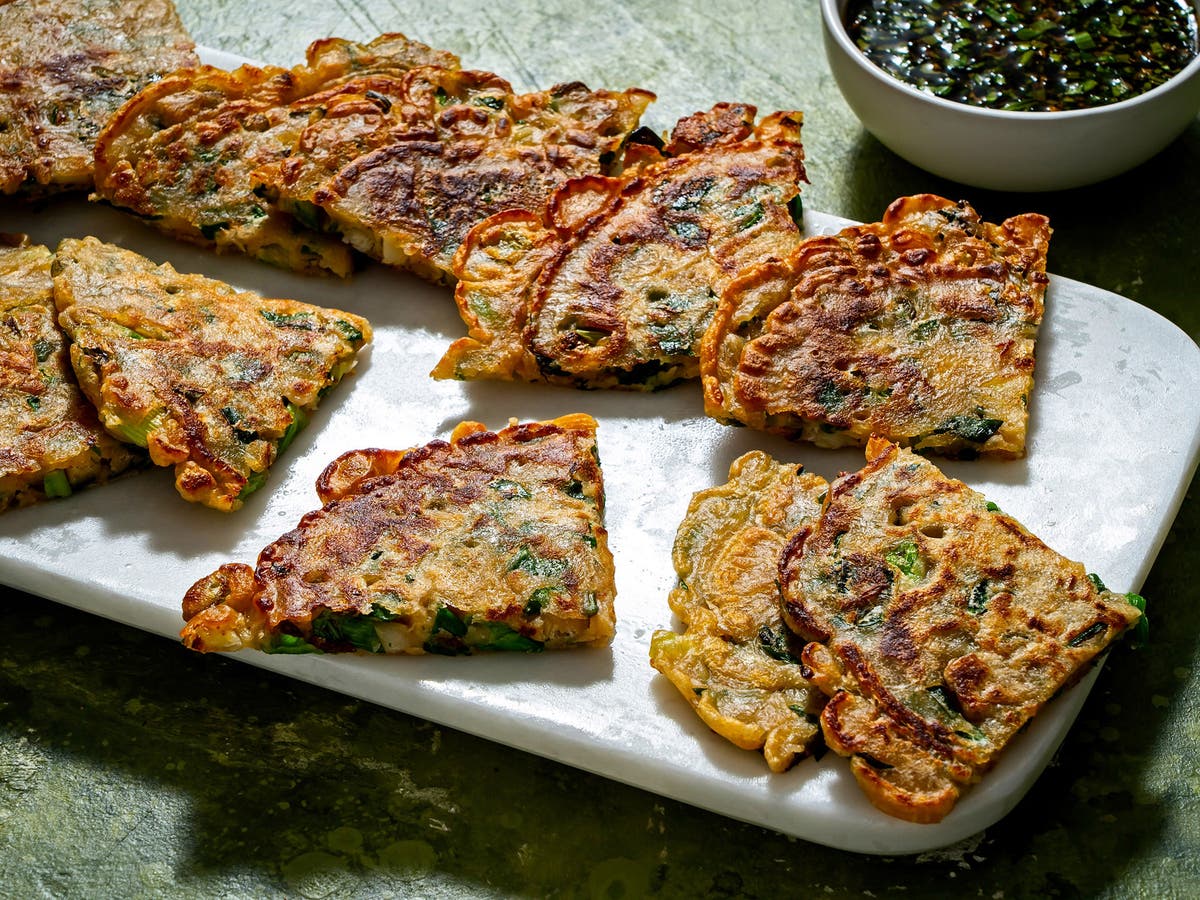 Remember that viral spring onion pancake recipe? This leek one is better