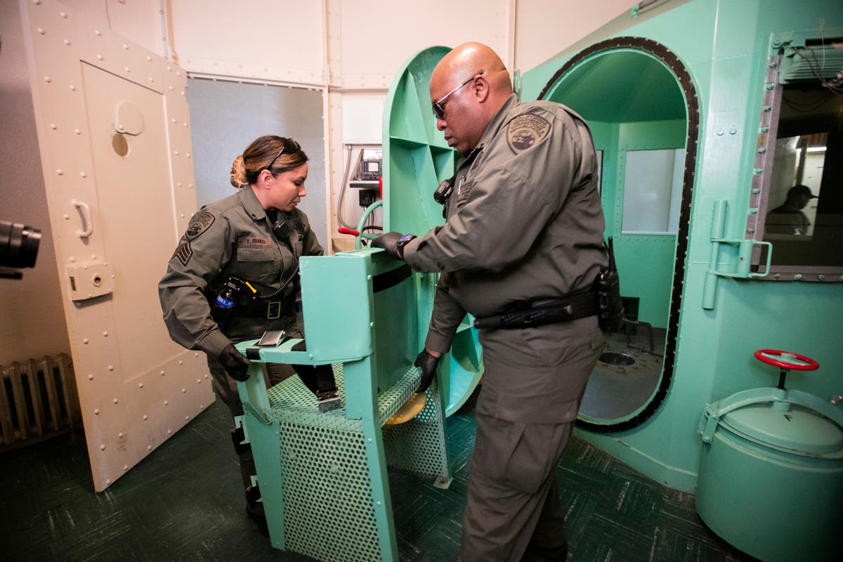 Death sentence tossed in murders of dad, stepmom, stepsister