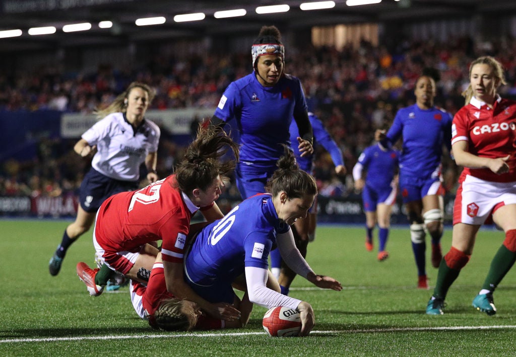 Jessy Tremouliere scores France their fifth try as Les Bleues marched on