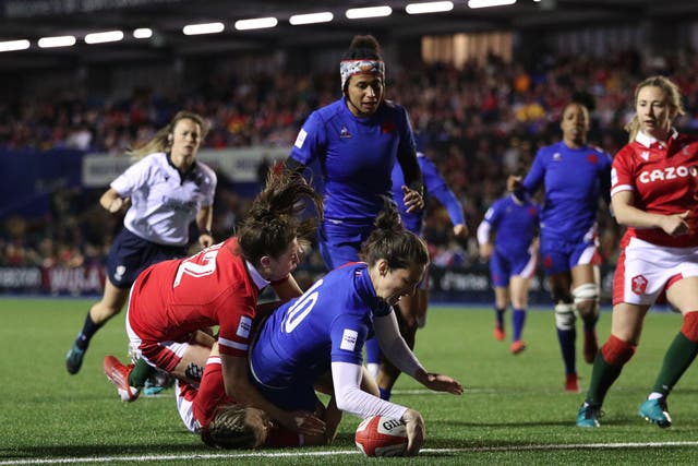 <p>Jessy Tremouliere scores France their fifth try as Les Bleues marched on  </p>