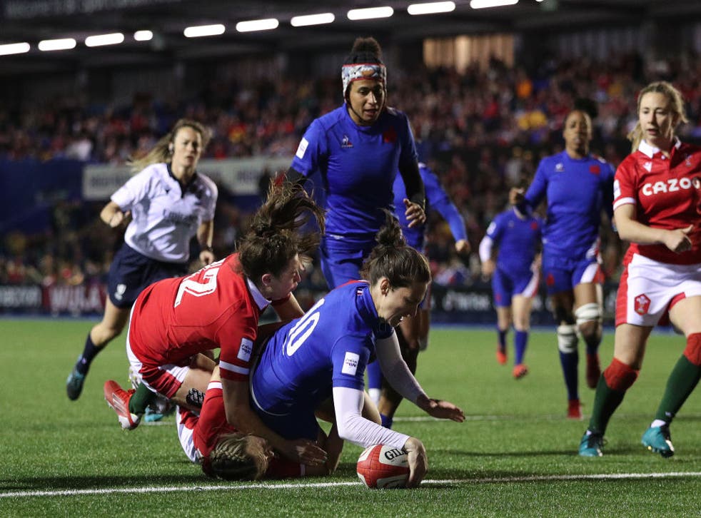 <p>Jessy Tremouliere scores France their fifth try as Les Bleues marched on  </p>