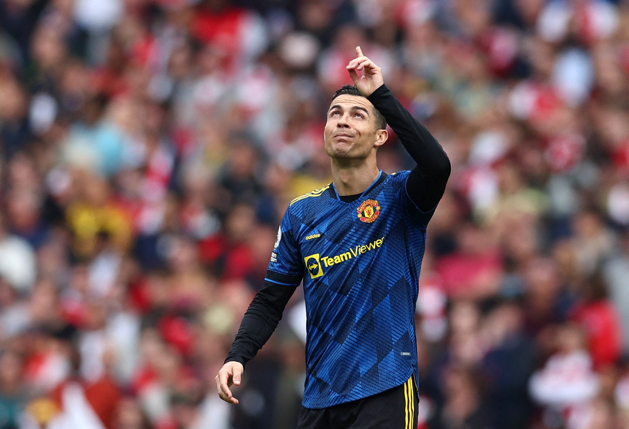 Arsenal and Man Utd fans pay tribute to Cristiano Ronaldo after